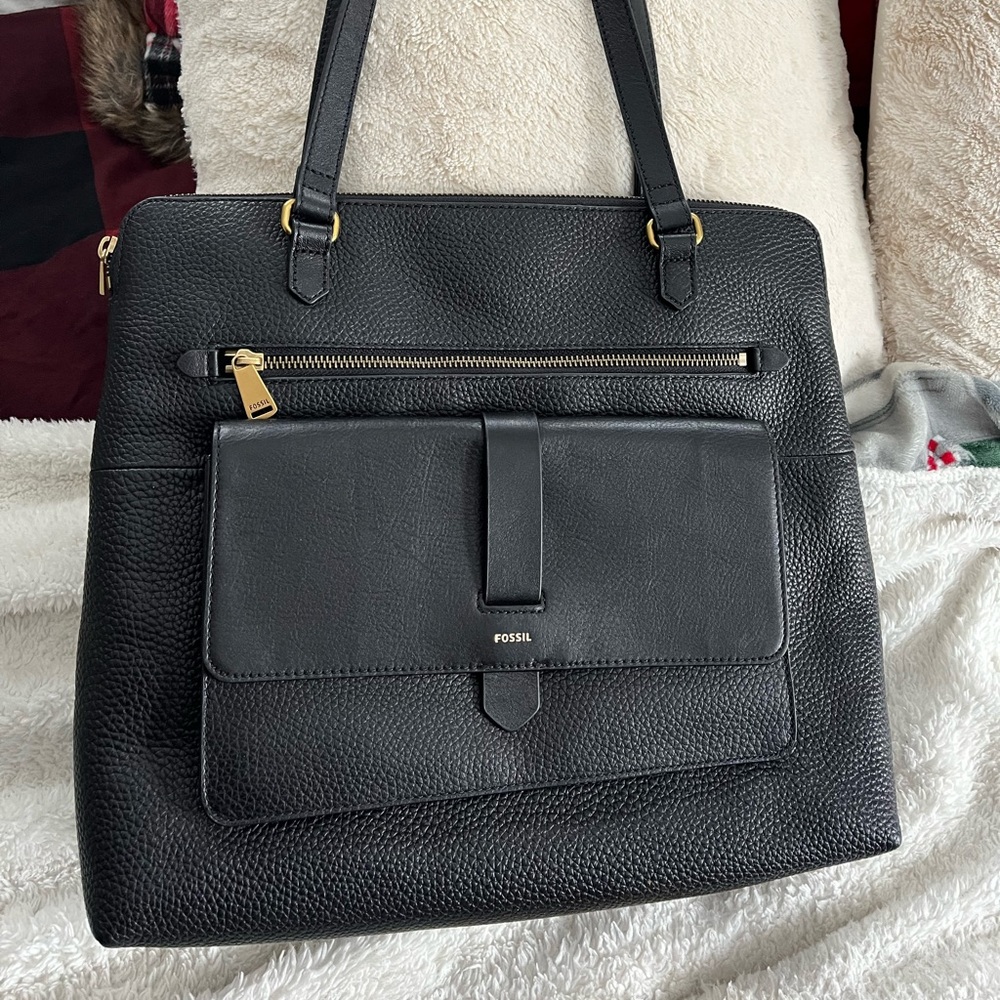 Fossil purse genuine leather used once